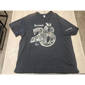 Golden State Warriors Beyond 28 Black Graphic T-Shirt L Modern Chase Logo